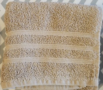 Toalla de Mano Hotel Collection 100% Micro Algodón 13.5" x 27" Beige Hecha en India  Foto 1 de 3