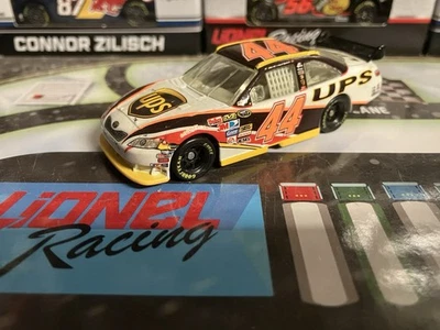David Reutimann 2008 #44 UPS 1:64 NASCAR diecast Foto 1 de 2