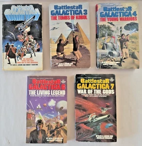 5 Battlestar Galactica Paperbacks ~ First, #3, #4, #6 & #7 - Foto 1 di 24