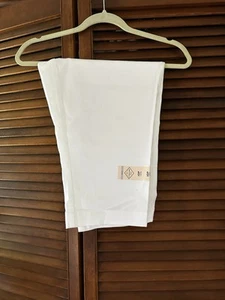 St. Johns Bay Women's Mid Rise Capri Pants Slimming Panel 10P White NWT - Picture 1 of 7