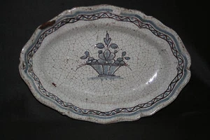 ancien plat cul noir faïence décors panier fleurs Rouen XVIII ème - Picture 1 of 5