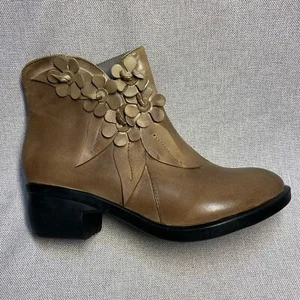 Socofy Comfy Floral Appliqué Artsy Ankle br Leather Boots. Size 7 - Picture 1 of 10