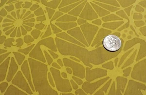 Tela 100 % algodón Andover Batik Constellation en Chartreuse - por yarda - Imagen 1 de 2