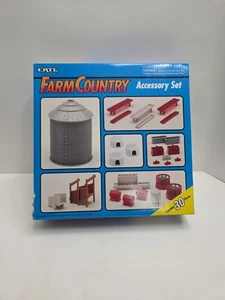 Vintage Ertl Bauernhof Zubehör Set #4310 Getreidetonne Futterautomaten NOS - Bild 1 von 8