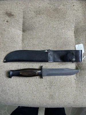 Faca de lâmina fixa vintage Ka-Bar 1209 EUA cabo de madeira era Vietnã com bainha - Imagem 1 de 4