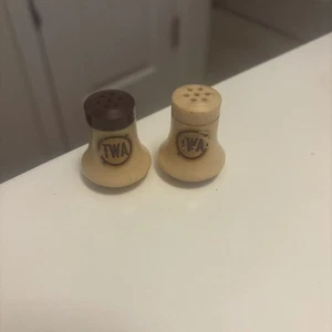 Vintage Trans World Airlines TWA Airlines Salt & Pepper Shakers - Plastic 1940s - Photo 1/8