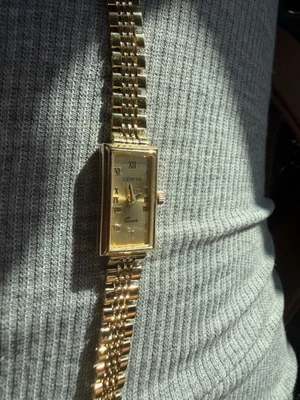 ✨ 18K Solid Gold Geneve Watch Vintage, Classy & in Excellent Condition ✨ - Image 1 of 4