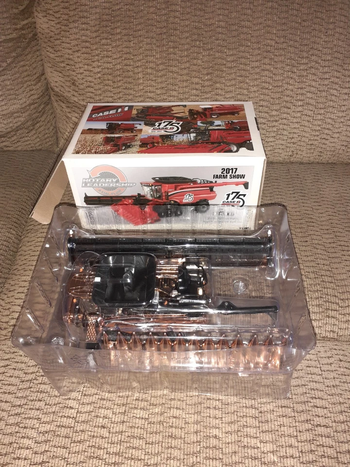 1/64 Case IH CIH Axial-flow 175 Year Anniversary Combine Copper Chaser Ertl - Image 1 of 4