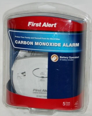 First Alert CO400 Carbon Monoxide Alarm Detector - Image 1 of 2