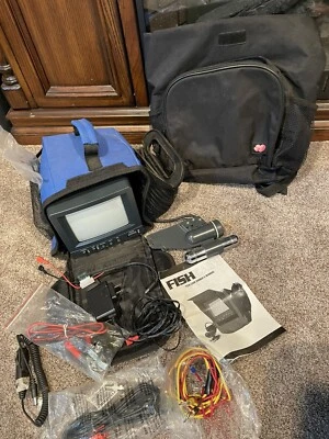 FISH CAM Buscador de Peces TV Cámara Subacuática Monitor de Peces Cargadores Cables Bolsa de Transporte Foto 1 de 4