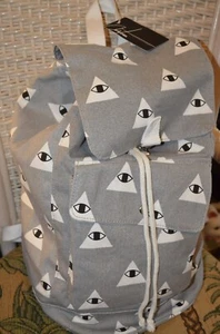 COSMIC EYE in TRIANGLE Illuminati Rave Goth Indie Pequeño Unisex Mochila Bolso NUEVO - Imagen 1 de 12