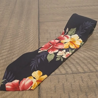 Gravata masculina havaiana floral rayon vintage flor de hibisco Iolani feita no Havaí  - Imagem 1 de 4