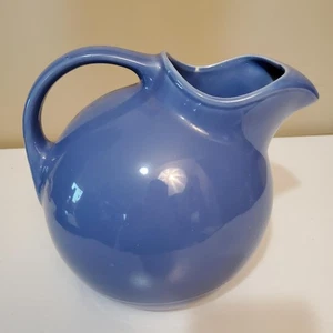 Jarra de agua vintage Hall cerámica 633 bola inclinada azul aciano con labio de hielo - Imagen 1 de 14