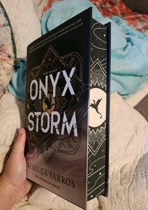Fairyloot Onyx Storm Rare hand Signed! - Imagen 1 de 2