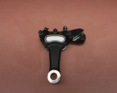 Soporte de montaje de pinza de freno trasero Harley Davidson Dyna Low Rider FXDL 2000-2007 Foto 1 de 4