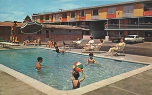 Flagstone Motel Guests at Pool Port Angeles Washington Advertising 1967 Postcard - Picture 1 of 2