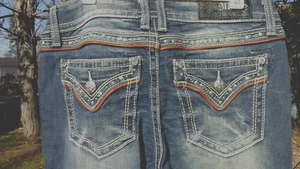 MISS ME CHLOE NWT SZ 26 DENIM JEANS MID RISE BLING SADDLE TAN TRIM GIFT 28 X 33 - Picture 1 of 9