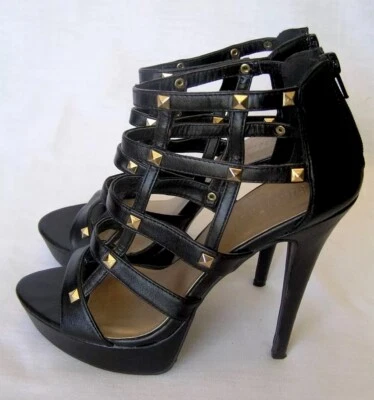 Stiletto negro con tiras Forever 21 para mujer de 3" y más con cremallera tachuelas metálicas Foto 1 de 4