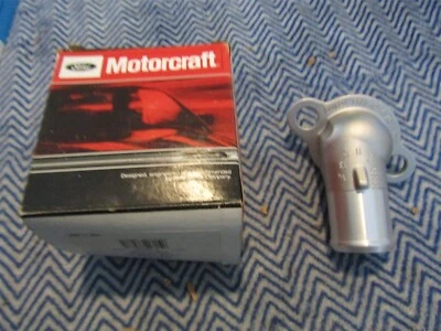 Ford Crown Victoria Town Car 1996 1997 98 1999 2000 carcasa termostato 4,6 L nuevo en stock Foto 1 de 4