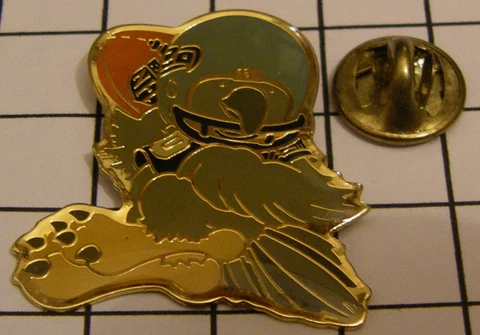 SEATTLE SEAHAWKS HUDDLES MASCOT NFL vintage pin badge Cover