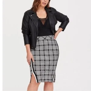 Torrid Black Houndstooth Plaid Premium Ponte Pencil Skirt Size 3 - Picture 1 of 8