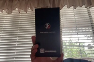 Brand New Unopened 3 Pack Screen Protector for iPhone 11 and iPhone XR Apple LK - Photo 1 sur 3