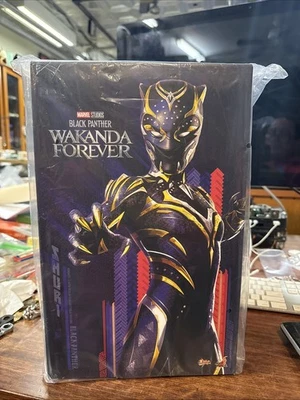 Figura escala 1/6 Hot Toys MMS675 Wakanda Forever Black Panther (Shuri) en stock Foto 1 de 2