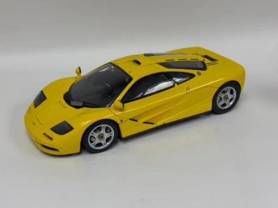 Auto Da Collezione Minichamps McLaren F1 Roadcar In Giallo 530 1333121 ABG049 - Immagine 1 di 4