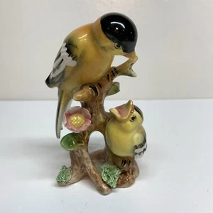 Vintage Porcelain Goldfinch Feeding Baby 5B/504 - 5” - Picture 1 of 6
