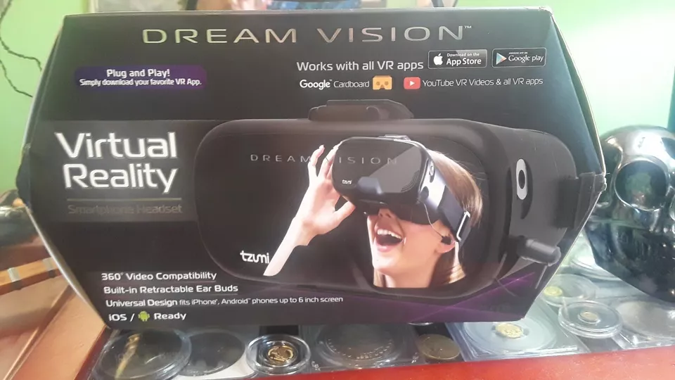 TZUMI Dream Vision Virtual Reality Universal Design Smartphone Headset & Earbuds - Image 1 of 4