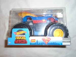 Hot Wheels - Monster Trucks 2024 Superman pressofuso oversize 1:24 - NUOVO. - Foto 1 di 1