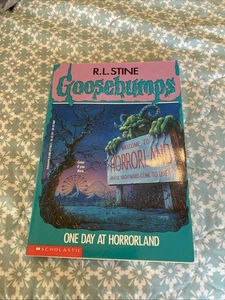 One Day at Horrorland by R. L. Stine (1994, Trade Paperback) - Imagen 1 de 7