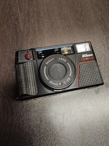 Fotocamera vintage Nikon One Touch L35AF2 35mm pellicola punto scatto nera testata funzionante - Foto 1 di 11