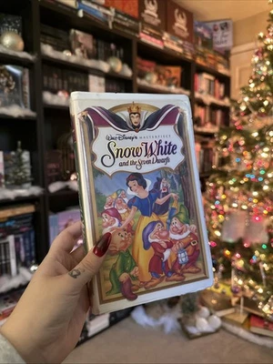 1994 VHS Walt Disney Masterpiece Collection Snow White and The Seven Dwarfs - Image 1 of 4