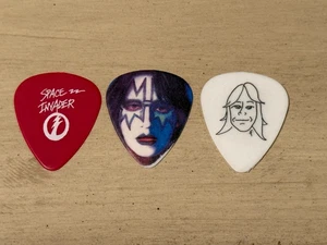 ACE FREHLEY SET OF THREE GUITAR PICKS KISS SPACE INVADER JEREMY ASBROCK - Picture 1 of 2