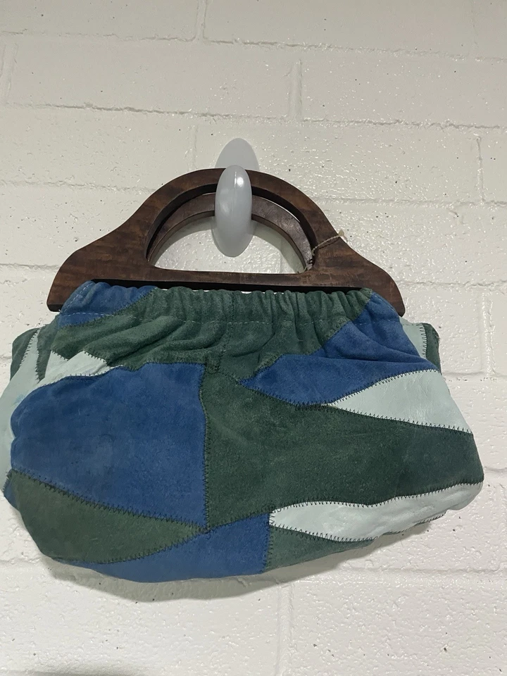 Bolso de mano de gamuza con marco de madera sin marca hecho en la India único Foto 1 de 4