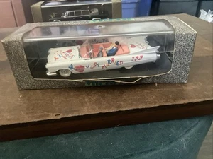 VITESSE 1959 CADILLAC " APPENA SPOSATA" SCATOLA PRESENTAZIONE SPECIALE NUOVA CON SCATOLA - Foto 1 di 6