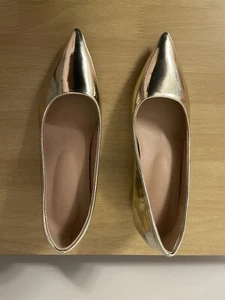 Gold Pointed Toe Pumps Size 5 - Picture 1 of 3