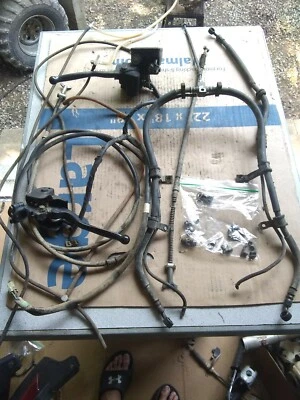 Крепление кабелей главного цилиндра передних задних тормозных магистралей Honda Rancher 400 2005  - Изображение 1 из 4