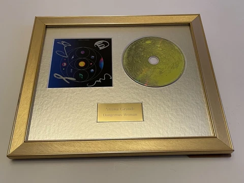 🎶💿⭐️SIGNED/AUTOGRAPHED COLDPLAY -MUSIC OF THE SPHERES FRAMED CD🎶💿⭐️ Cover