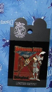 DISNEY PIN CARDED LE GOOFY HALLOWEEN RARE 2002 - Bild 1 von 1