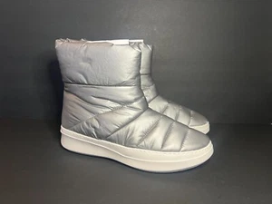Gentle Souls by Kenneth Cole Women's Silver Rosette Puff Pull On Ankle Boots 11M - Picture 1 of 9