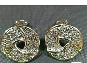 VINTAGE SARAH COVENTRY SILVER TONE ROUND CLIP ON EARRINGS FREE SHIPPING - Picture 1 of 3