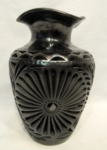 UNIQUE OAXACA BLACKWARE (BARO NEURO) CLAY CARVED MEX FOLK ART POTTER (EZS002854) - Picture 1 of 8