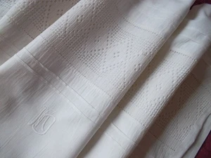 Taie d'oreiller en coton avec Entredeux en Crochet joli Monogramme et Plis Plats - Photo 1/3