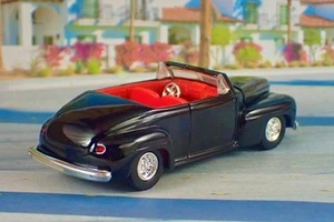 Back 2 The Future 1946 Ford Super DeLuxe 289ci V8 Cabrio 1/64 Ltd Edition N - Bild 1 von 5