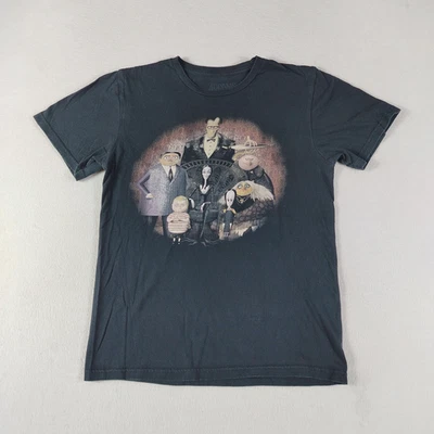 Camisa Addams Family Para Hombres Pequeña Negra Dibujos Animados Película Camiseta Halloween Gráfico Espeluznante Foto 1 de 4