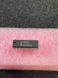 P8216 - INTEL - Four-Bit Parallel Bidirectional Bus Driver - Picture 1 of 1
