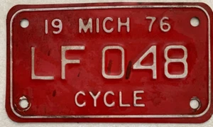 Oldtimer 1976 76 Michigan Motorrad Nummernschild MI Cycle LF 048 rot weiß - Bild 1 von 2