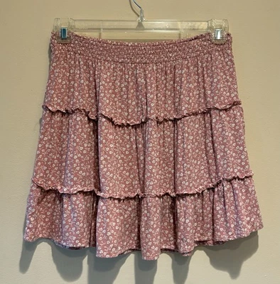 Falda corta femenina Hollister rosa floral con capas cintura ajustada GC Med. Foto 1 de 4